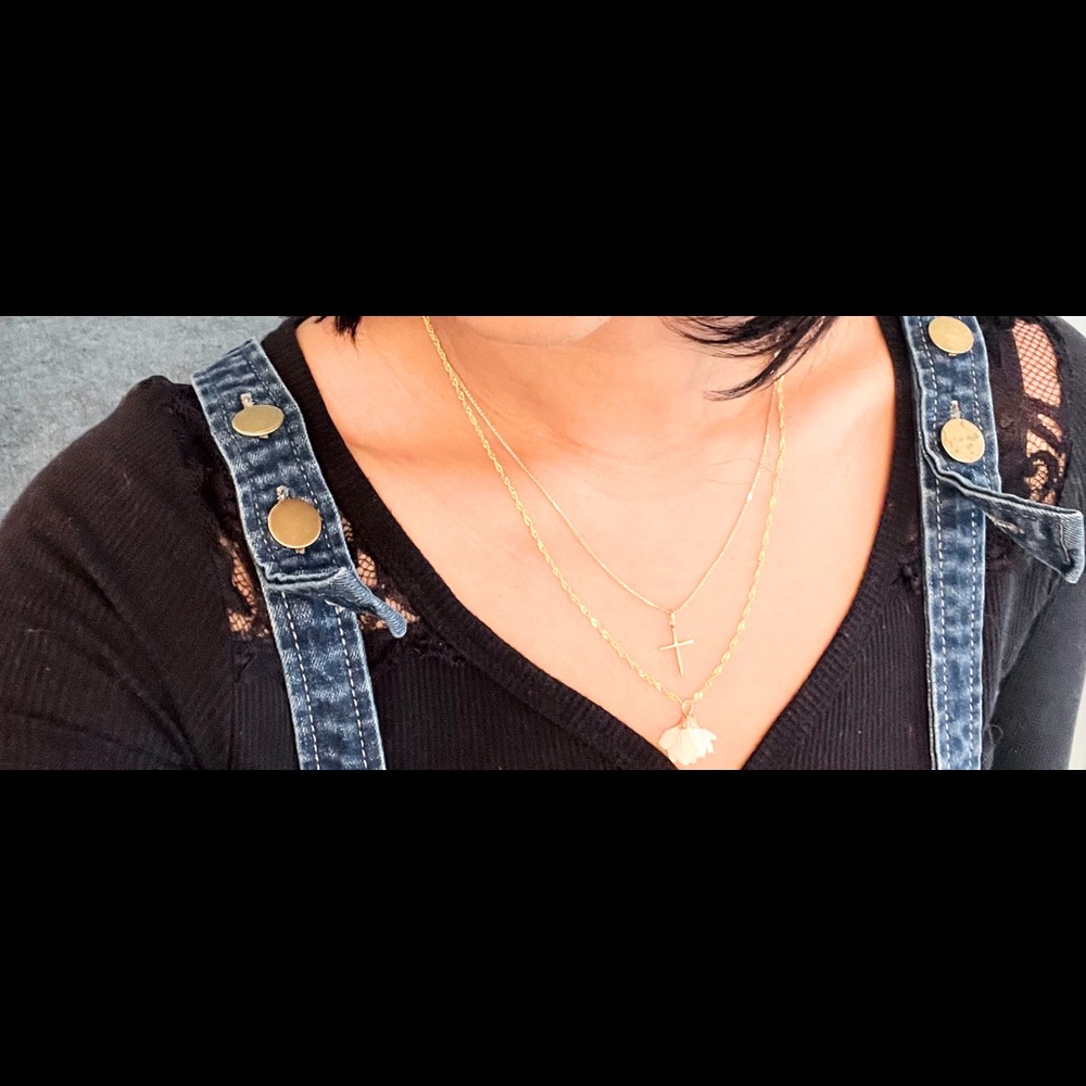 Elegant handmade necklace with light beige floral